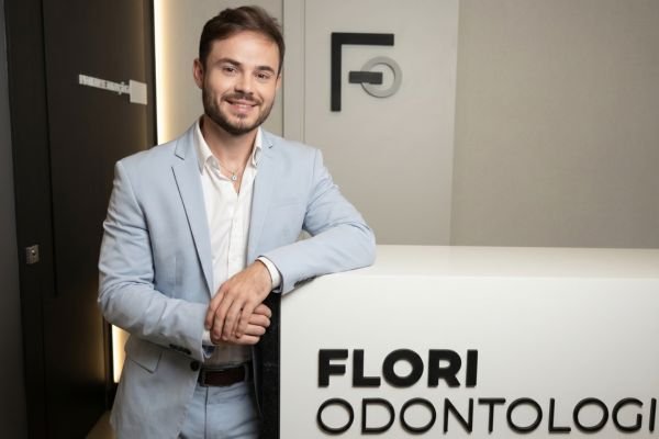 Especialista em Facetas e Lentes de Contato Dental
