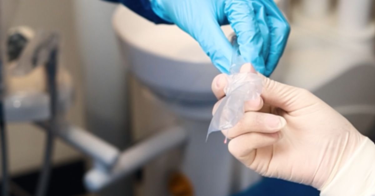 Contexto clínico de frenectomia lingual a laser para língua presa